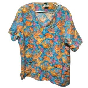 scrub top leaves print